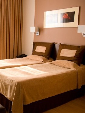 Khách sạn bình dân